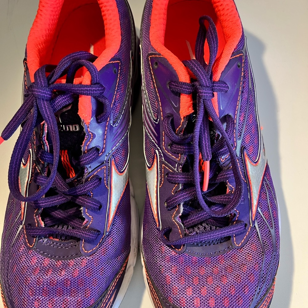 Mizumo Women’s Athletic Sneakers 7.5